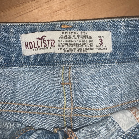 *SOLD* Hollister Ripped Short Shorts size 3 - Picture 3 of 4